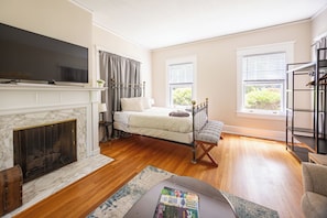 2 bedrooms, desk, iron/ironing board, travel crib