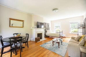 Interior - Spacious 2BR in Grand Old Home, Downtown Durham (Durham)