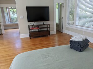 1 chambre, fer et planche à repasser, lit parapluie, Wi-Fi gratuit