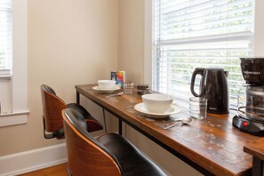 Dining - Guest Favorite Studio | Walk to Duke & DT (Durham)