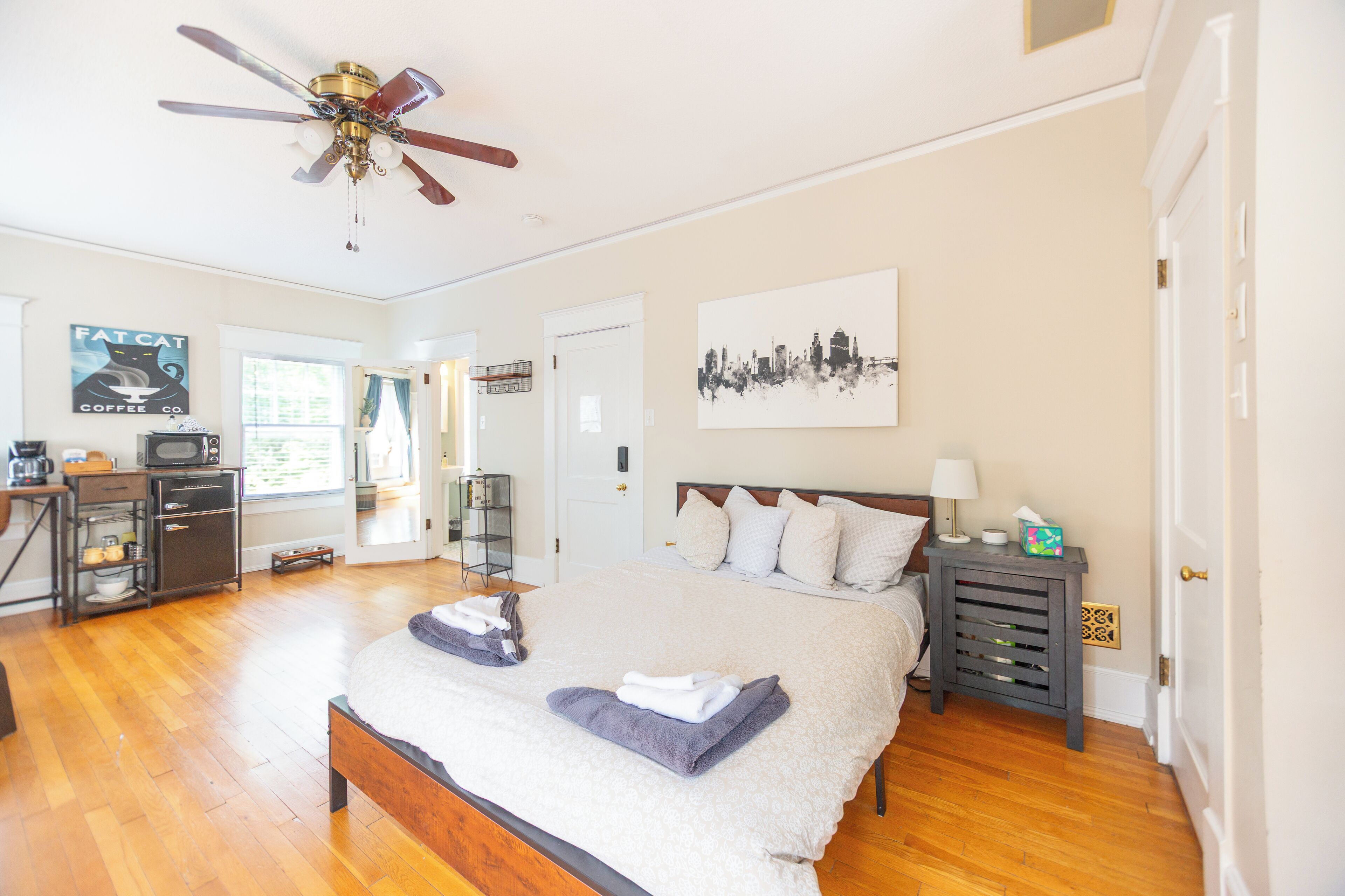 1 Schlafzimmer, Schreibtisch, Bügeleisen/Bügelbrett, Reisekinderbett