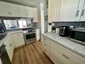 Refrigerador, microondas, horno, placa de cocina