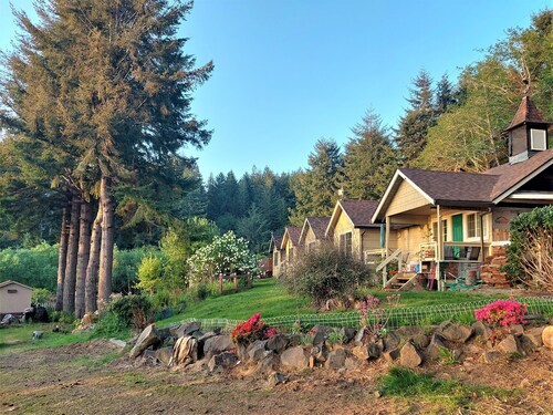 Conductor’s Quarters - Historic Lakefront 1-Bdrm with Kayaking near Florence