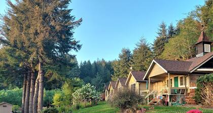 Conductor’s Quarters - Historic Lakefront 1-Bdrm with Kayaking near Florence