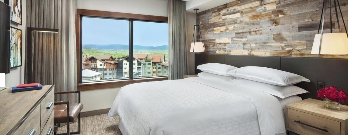 2 bedrooms, in-room safe, desk, iron/ironing board