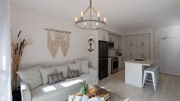 Smart TV, fireplace