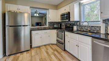 Fridge, microwave, stovetop, dishwasher