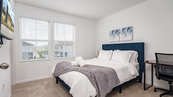 2 soverom, skrivebord, strykejern/-brett og wi-fi (inkludert)