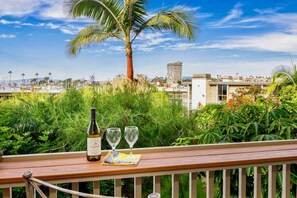 Property grounds - Northcoast Village Impeccable Unit with both Ocean and Harbor views (Oceanside)