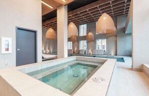 Piscine intérieure, piscine chauffée