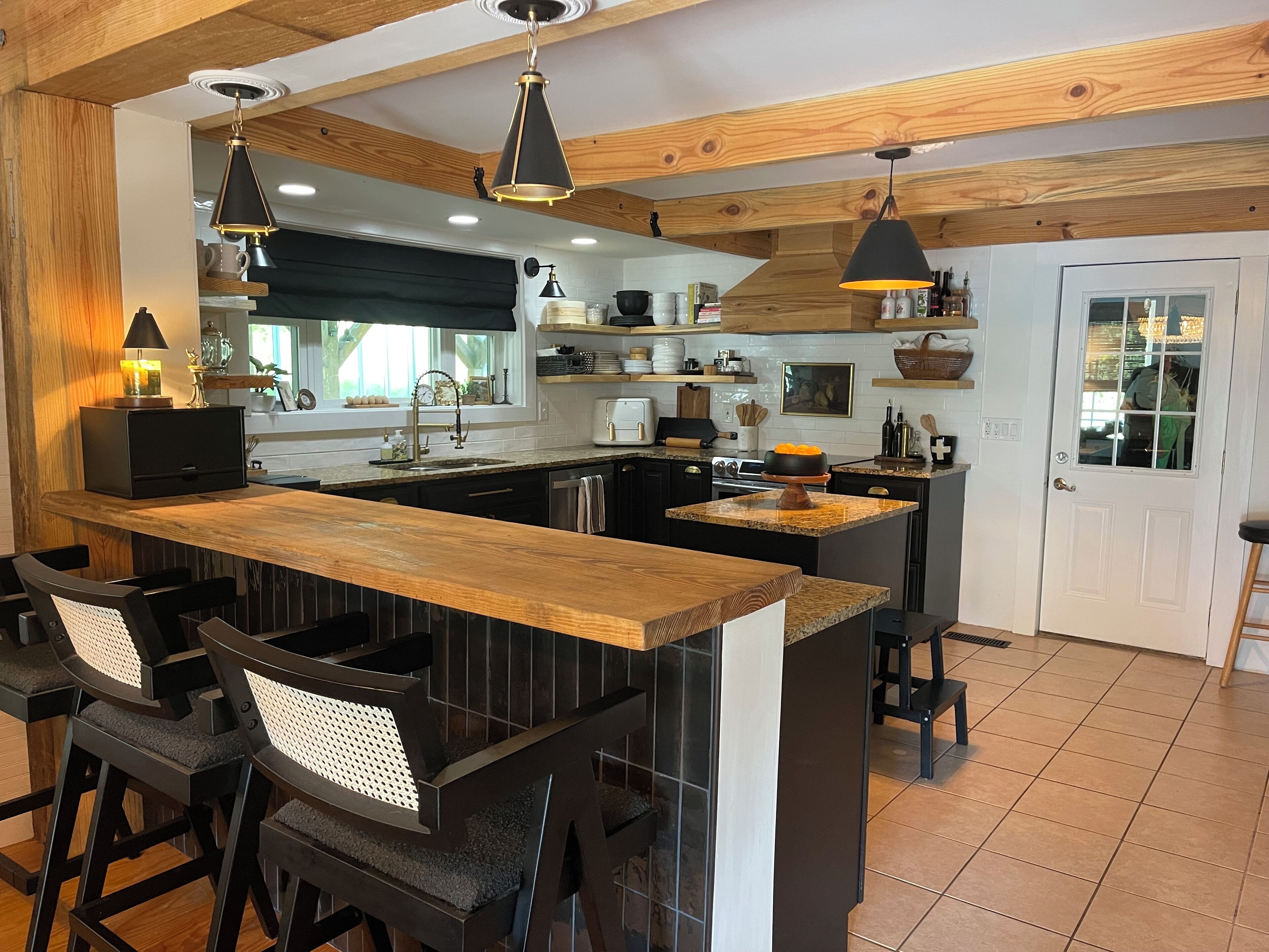 The Fern Farmhouse: Black Mountain 5 Bed/5.5 Bath/30 acres on the Broad River