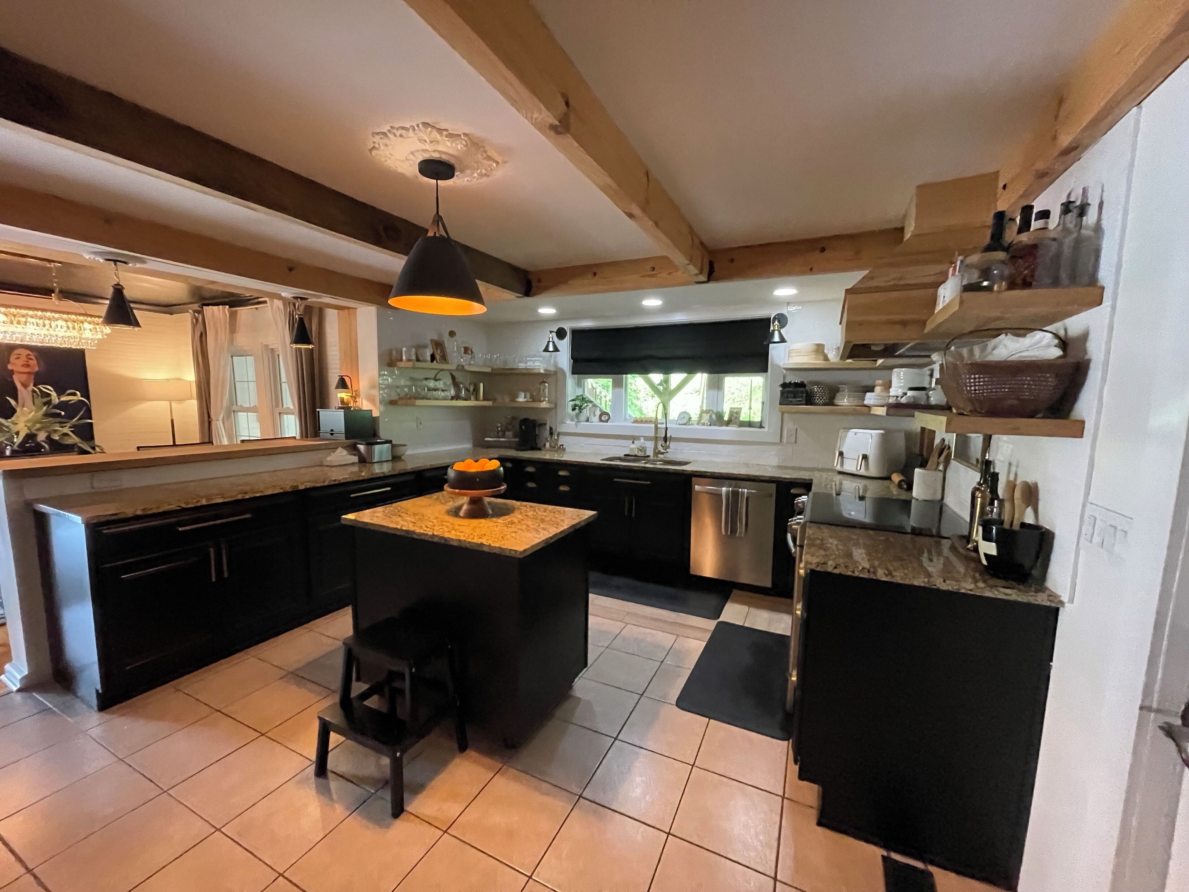 The Fern Farmhouse: Black Mountain 5 Bed/5.5 Bath/30 acres on the Broad River