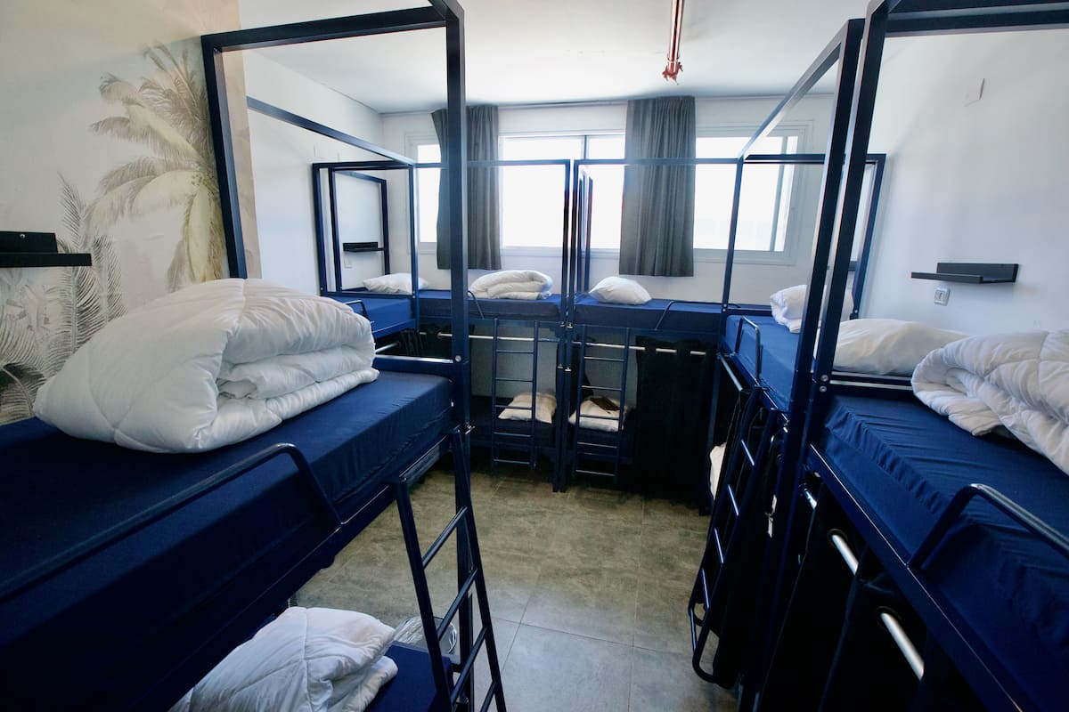 Bed in 12-Bed Mixed Dormitory Room | Ropa de cama