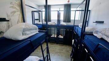 Bed in 12-Bed Mixed Dormitory Room | 床单