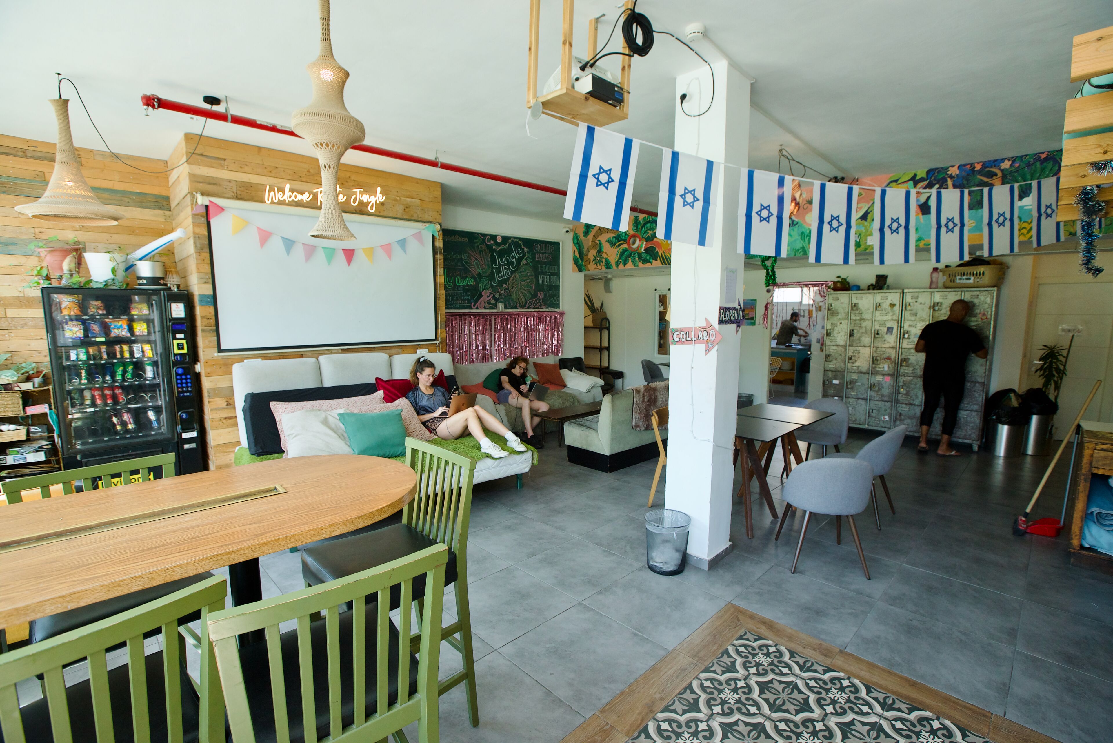 Lobby-lounge