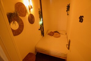 Kamar Double Ekonomi | Seprai linen