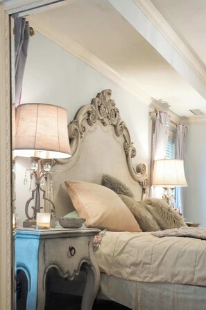 4 habitaciones, tabla de planchar con plancha, wifi y ropa de cama 