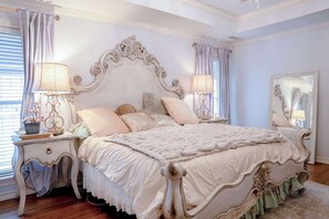 4 bedrooms, iron/ironing board, WiFi, bed sheets - Casa Italia Retreat — Early Bird Special! Patio Dining & Comfort for 8 (Amarillo)