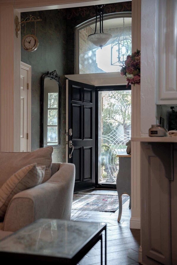 Televisión y oficina 