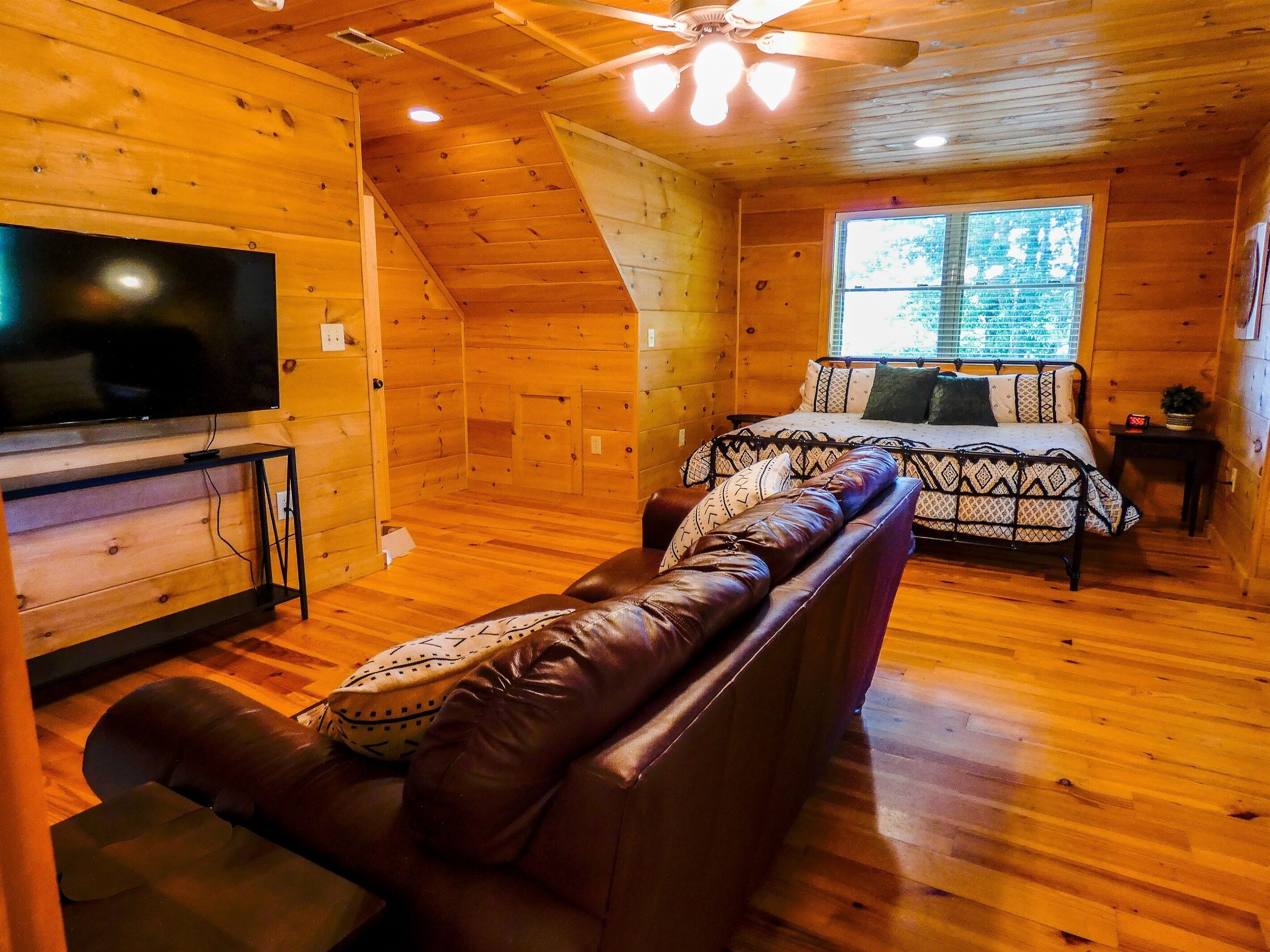 NEW! 6BR Cabin w/ 2 Townhomes<>Views<>Heart of WJ