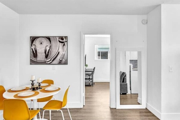 Dining - The Tiny Escape (Miami)