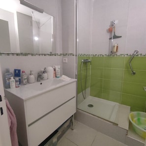 Shower, towels, soap - Big appartement of 4 rooms in Nice (Nice)