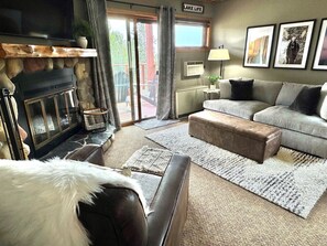 Smart TV, fireplace, table tennis