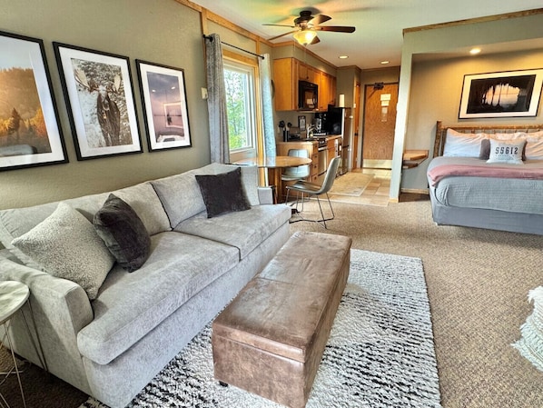 Smart TV, fireplace, table tennis