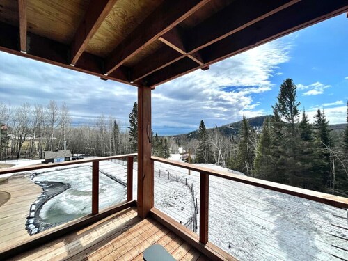 Ski in Ski out Cozy Studio Condo Pool Hot Tub Views of Moose Mtn