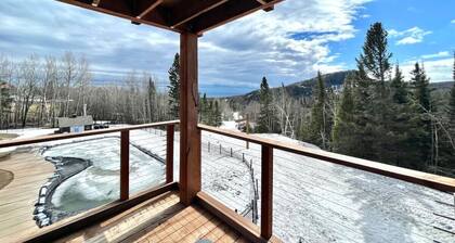 Ski in Ski out Cozy Studio Condo Pool Hot Tub Views of Moose Mtn