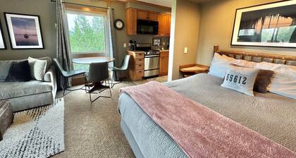 Ski in Ski out Cozy Studio Condo Pool Hot Tub Views of Moose Mtn
