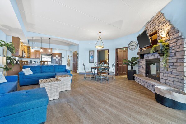 Smart TV, fireplace