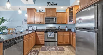 Family-Friendly Dells Stay Sleeps 8 + Jacuzzi