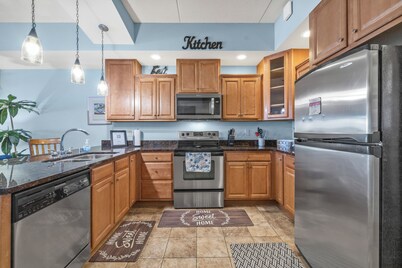 Family-Friendly Dells Stay Sleeps 8 + Jacuzzi