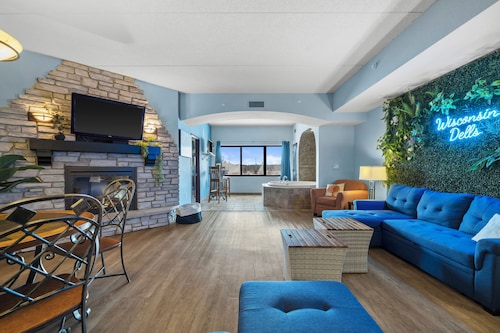  Family-Friendly Dells Stay Sleeps 8 + Jacuzzi