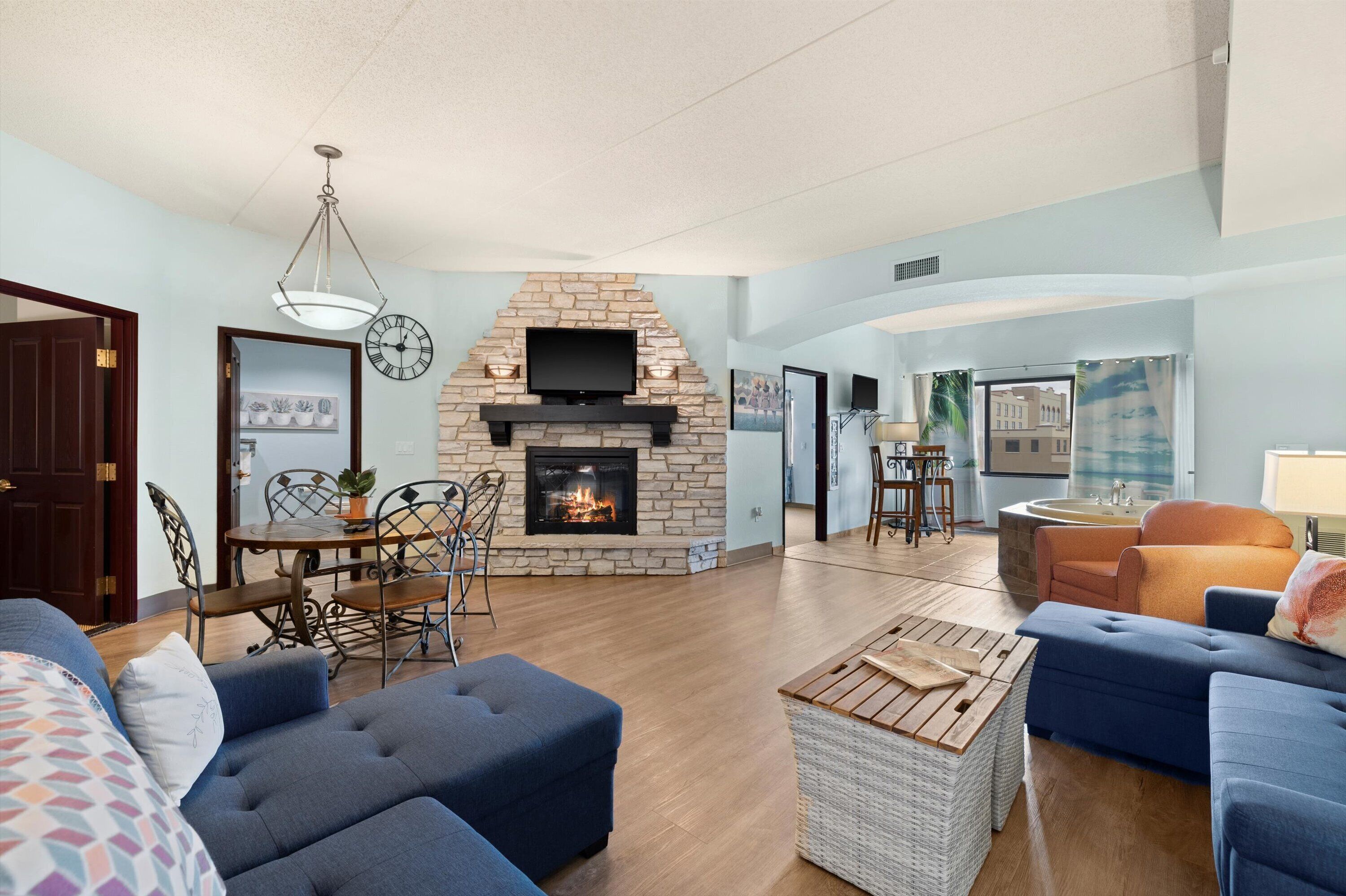 Riverside Bliss: Wis Dells Condo on the Water