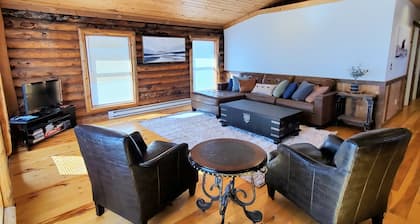 CABIN IN DUCHESNE, overlooking
Starvation Reservoir, 2 Bed,1 Bath.