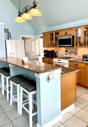 Mikroaaltouuni, uuni, liesi, astianpesukone