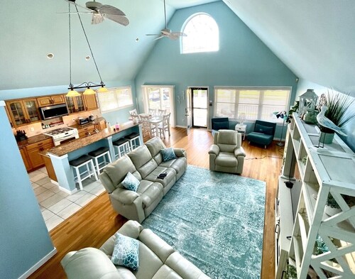 Newly-Renovated, Open-Concept Private Beach House in Margate - Pet-Friendly!