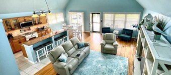 Newly-Renovated, Open-Concept Private Beach House in Margate - Pet-Friendly!