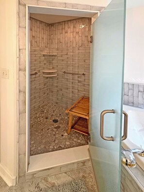 Dusche, Whirlpool, Haartrockner, Seife