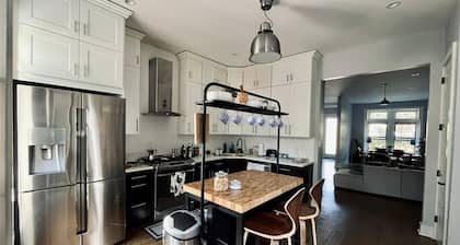 Cozy queen-size room with private bathroom in BedStuy