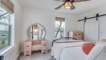 4 slaapkamers, een strijkplank/strijkijzer, wifi, beddengoed