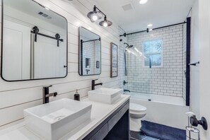 Bathroom - The Rogers House Circa 1902 (Frisco)