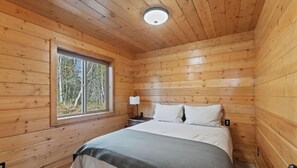 2 bedrooms, WiFi (free), bed sheets