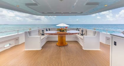 105 ft Expedition Trawler with Hot Tub