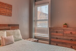 1 bedroom, memory-foam beds, iron/ironing board, free WiFi