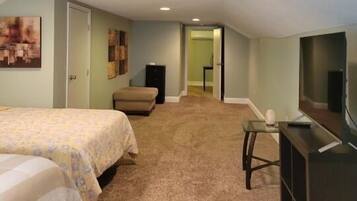 4 bedrooms, desk, iron/ironing board, travel crib