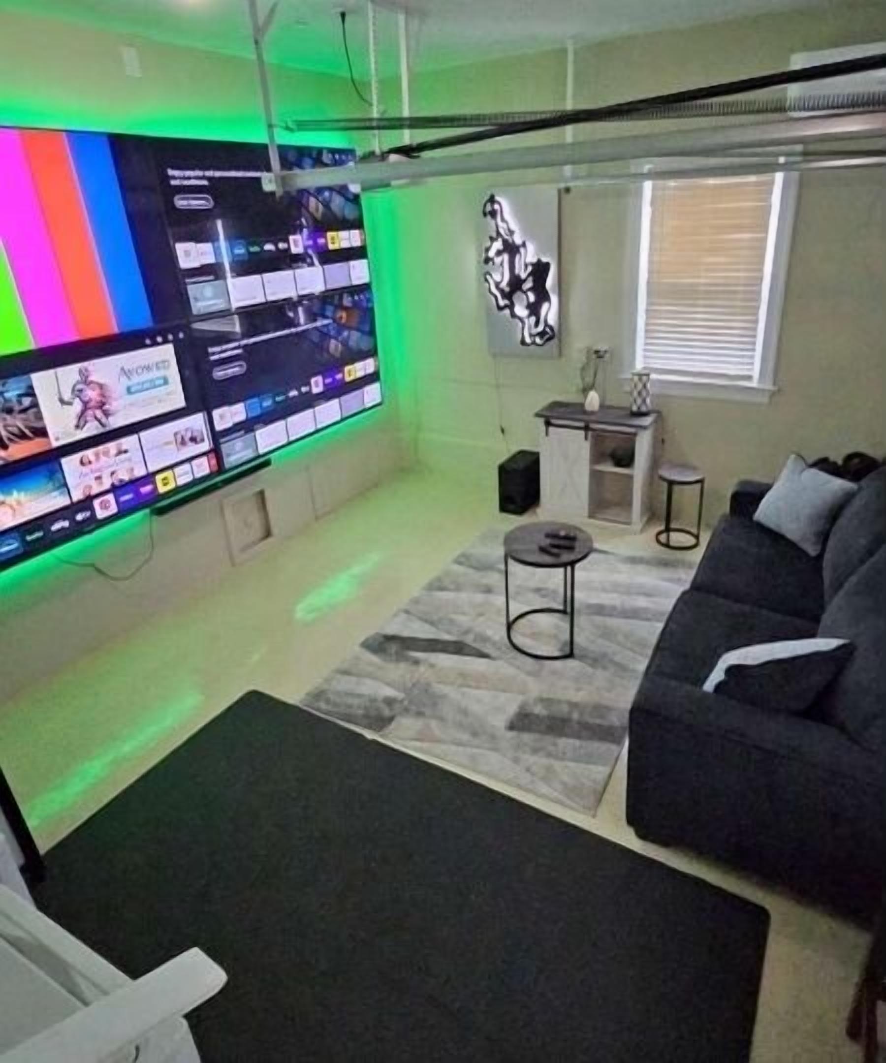 Smart-tv och eldstad