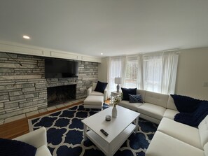 Smart TV, fireplace, table tennis
